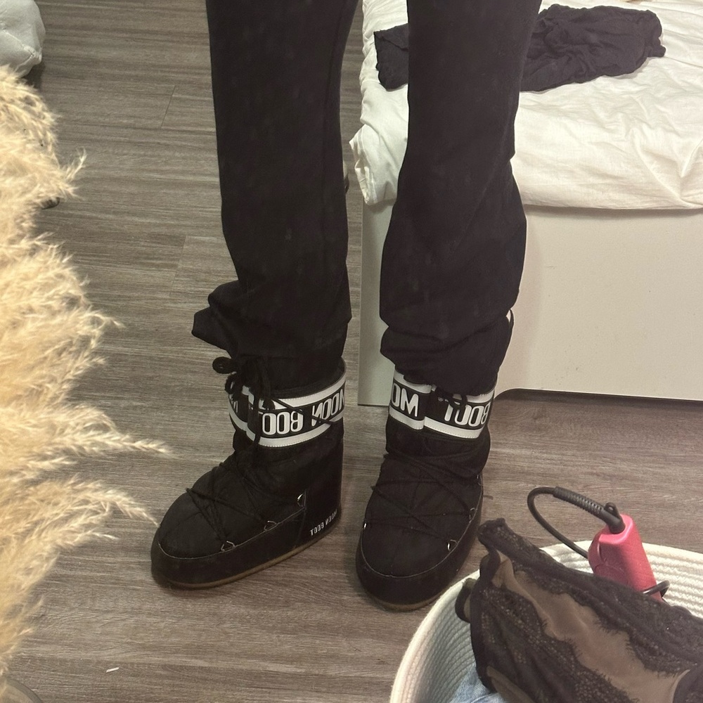 Black Moonboots